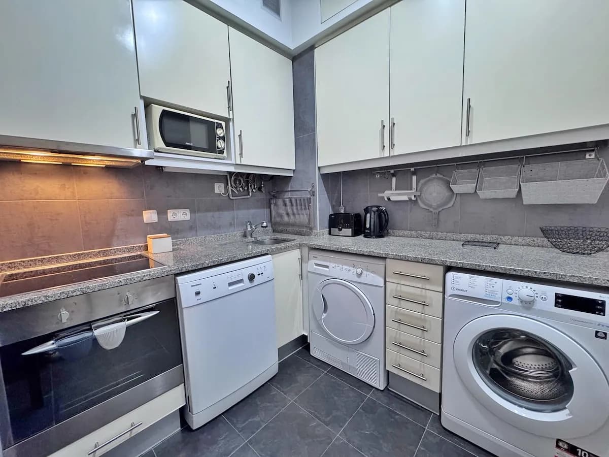 1 Bedroom Apartment Suite — photo 3