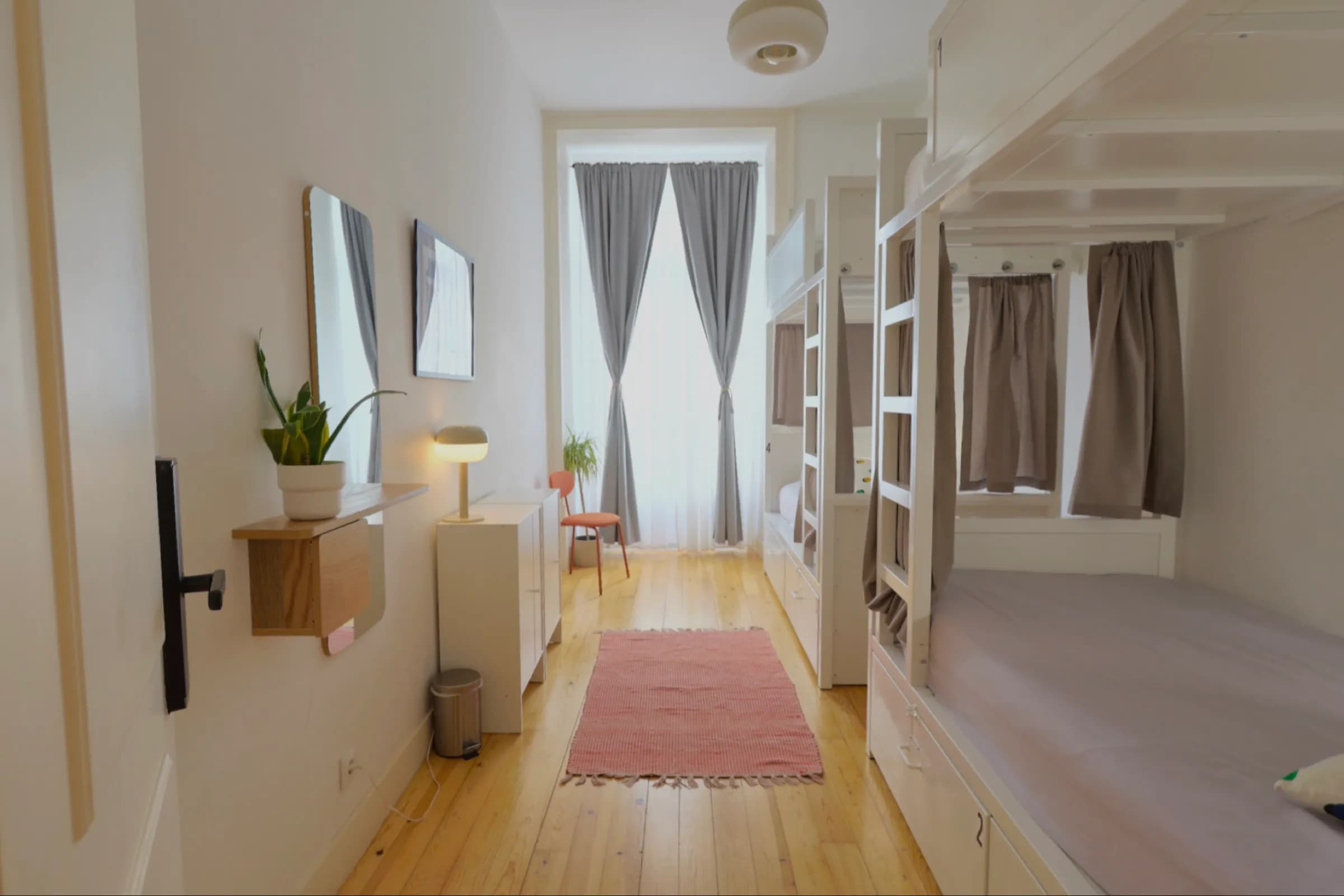 4 Bed Female Shared Room — photo 3