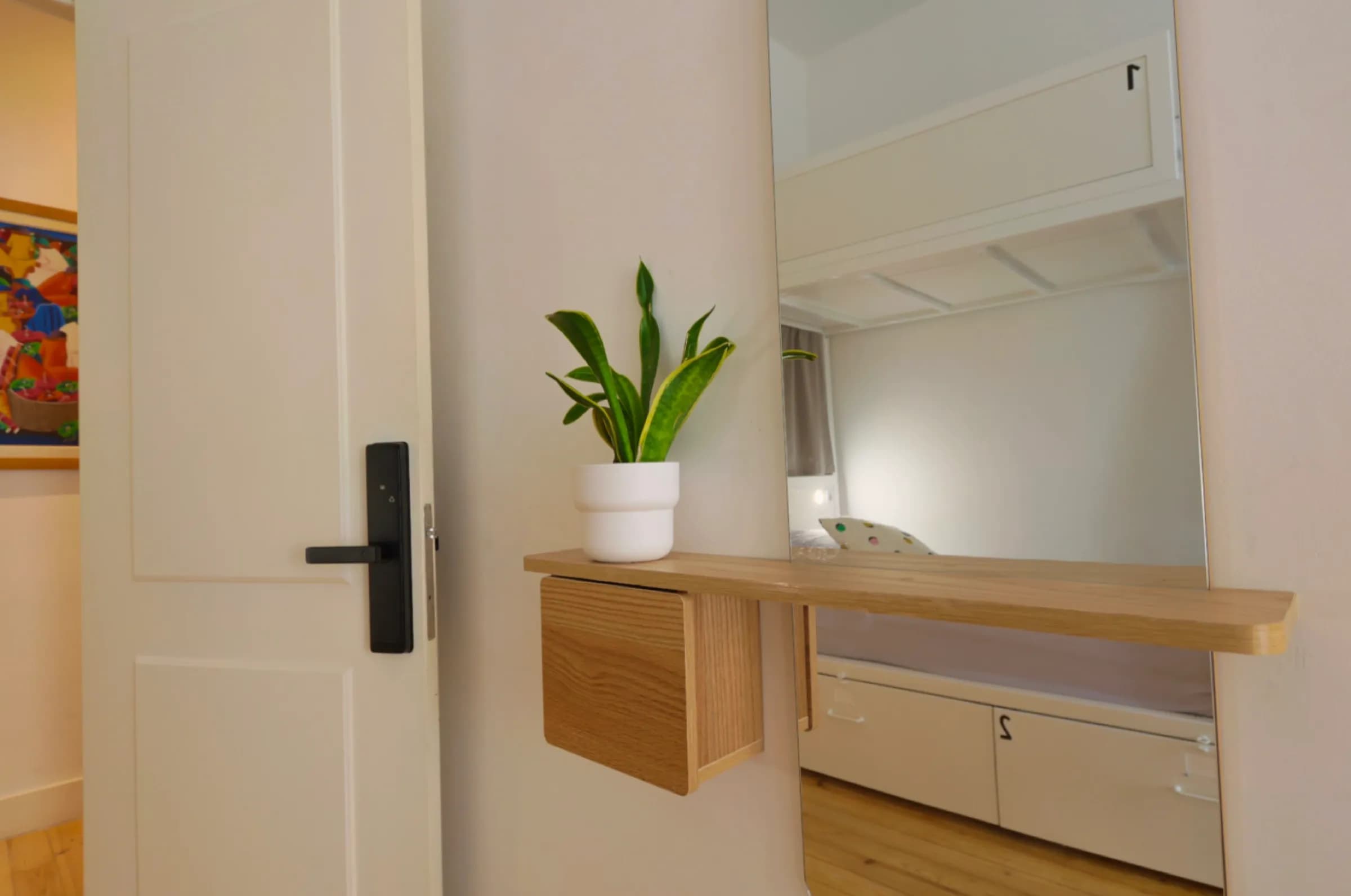 4 Bed Mixed Shared Room — photo 2
