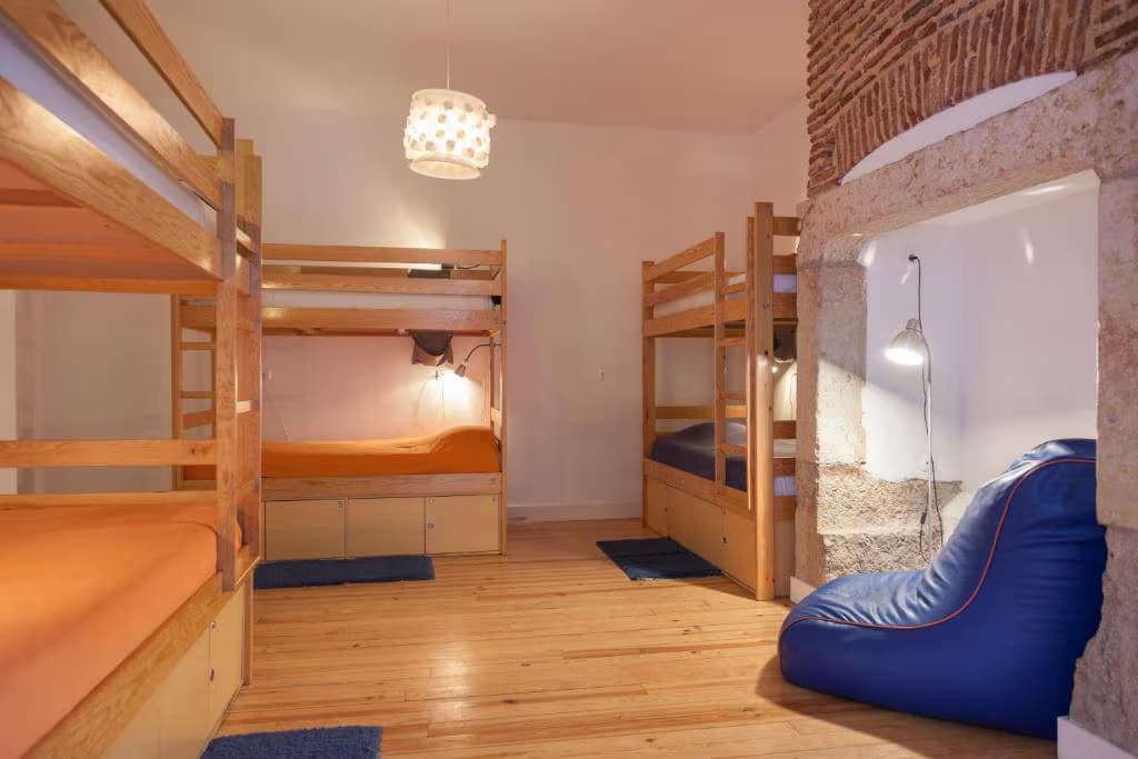 6 Bed Mixed Shared Room