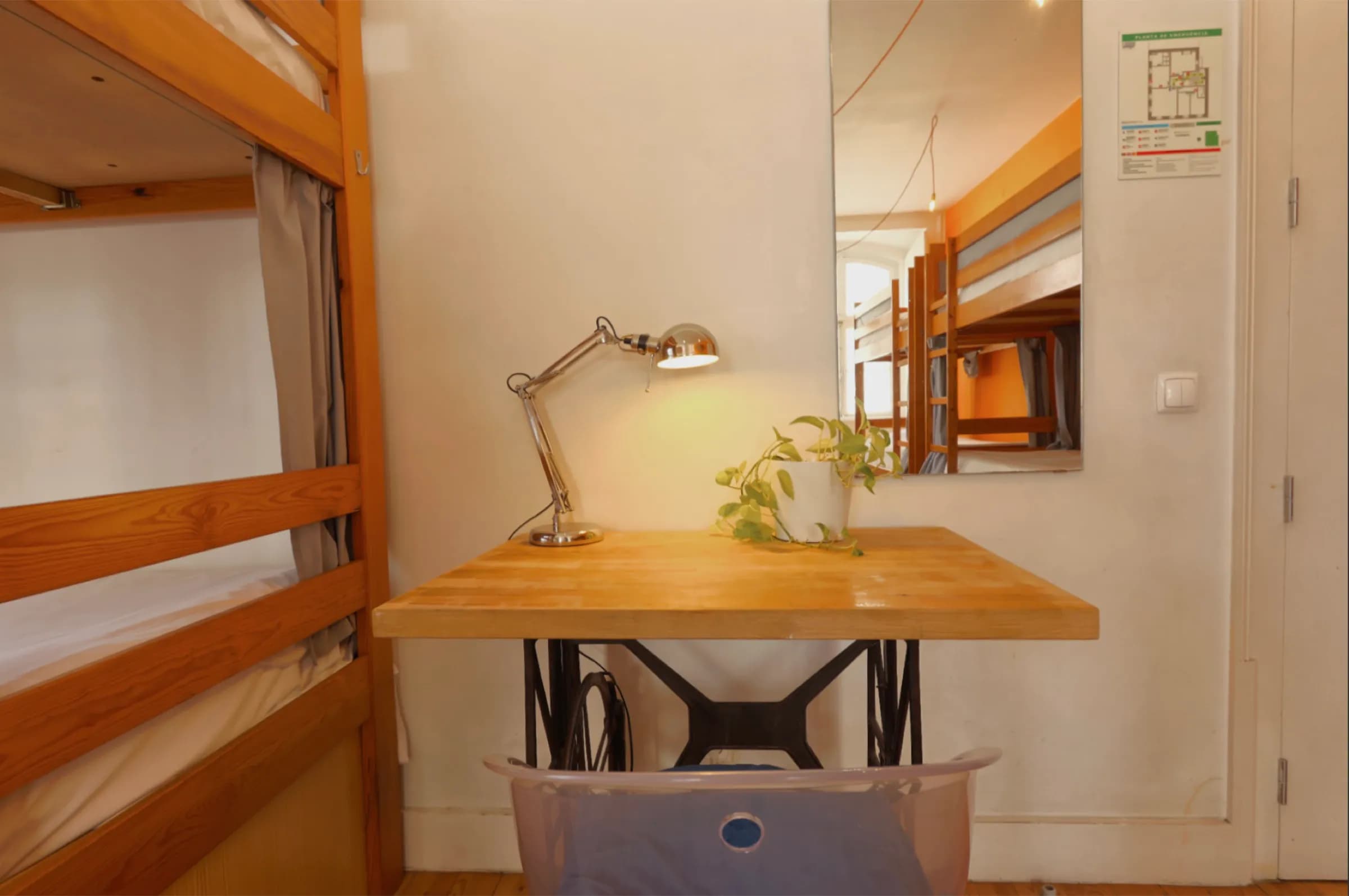 8 Bed Mixed Shared Room — photo 2