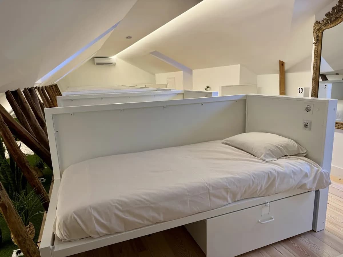 10 Bed Female Shared Room — photo 2