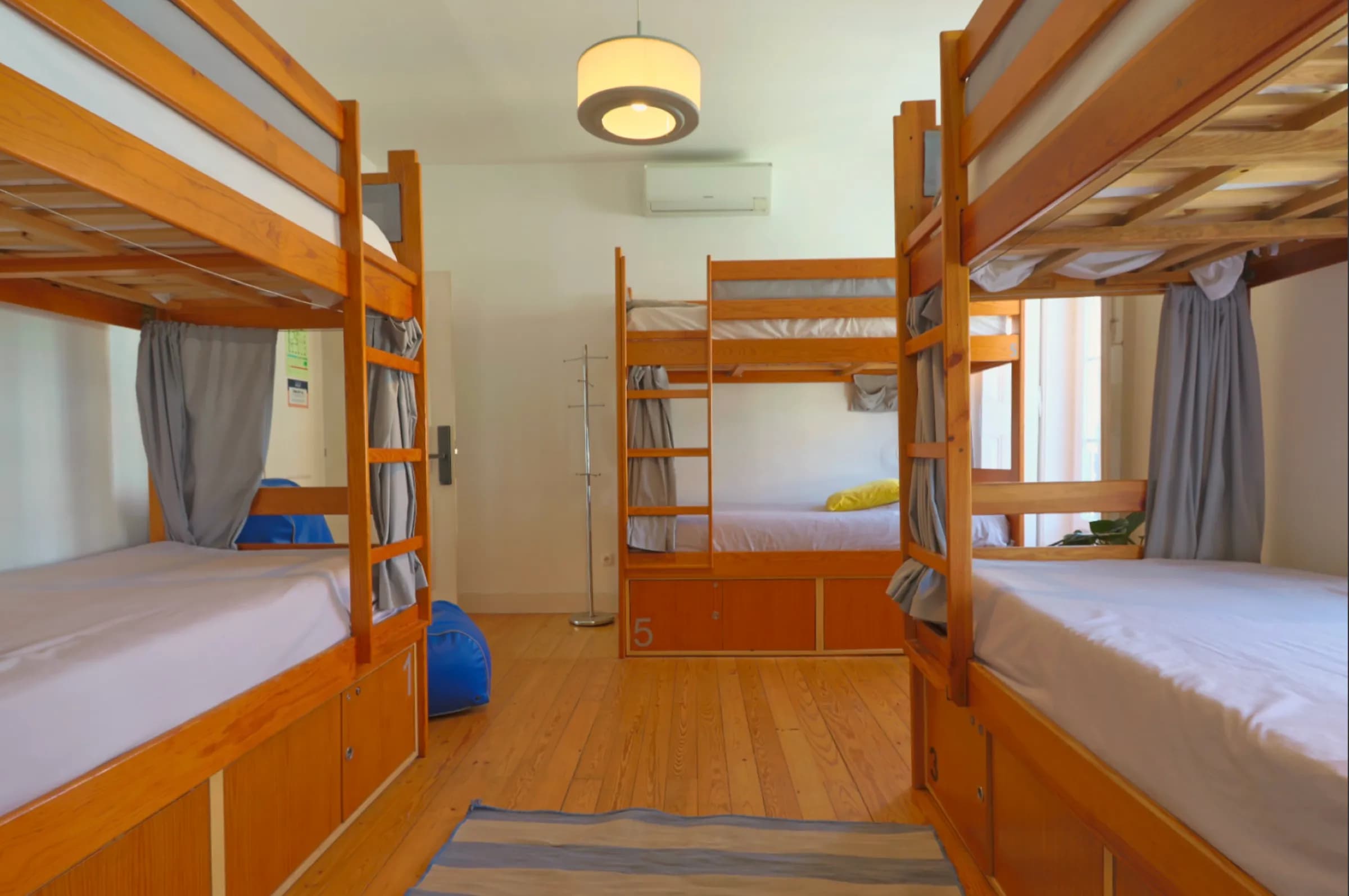 6 Bed Female Shared Room — photo 2